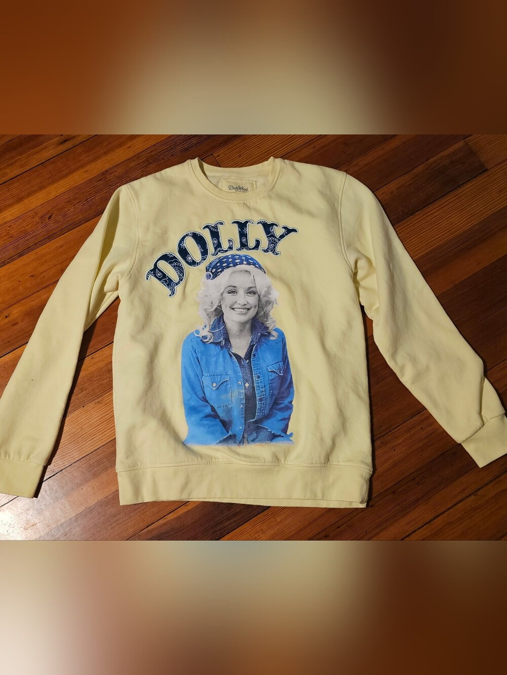 Dollywood Dolly Parton Face Light Yellow Sweatshirt Size Medium